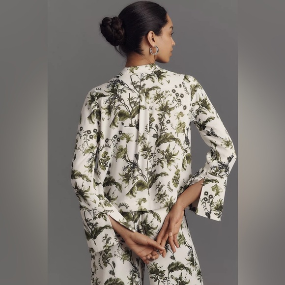 NWT! Green Floral By Anthropologie Bell-Sleeve Silky Blouse - Size Medium🥨 - Picture 3 of 8